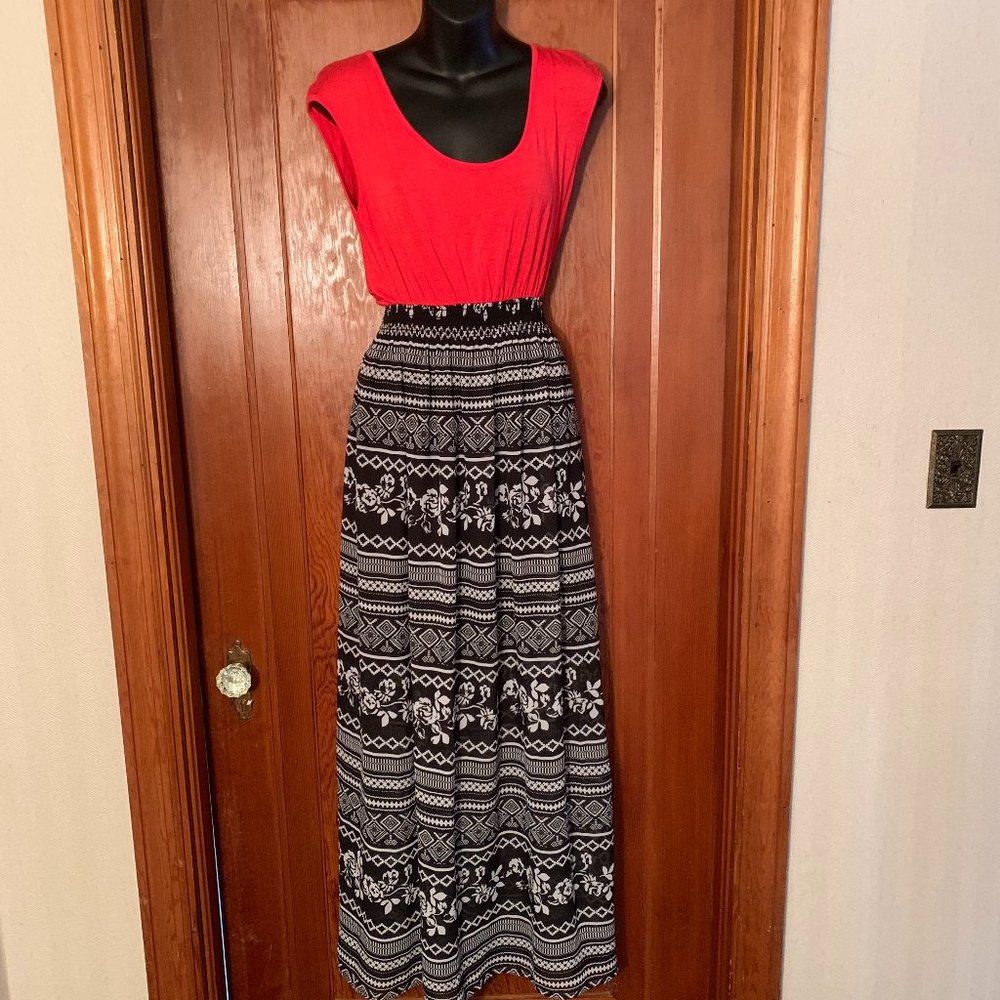 Expresso Red, Black and White Maxi Dress Size M
